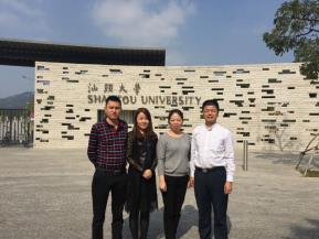 【汕頭】張錫林董事長親力親為，汕頭大學(xué)公寓床現(xiàn)場安裝中