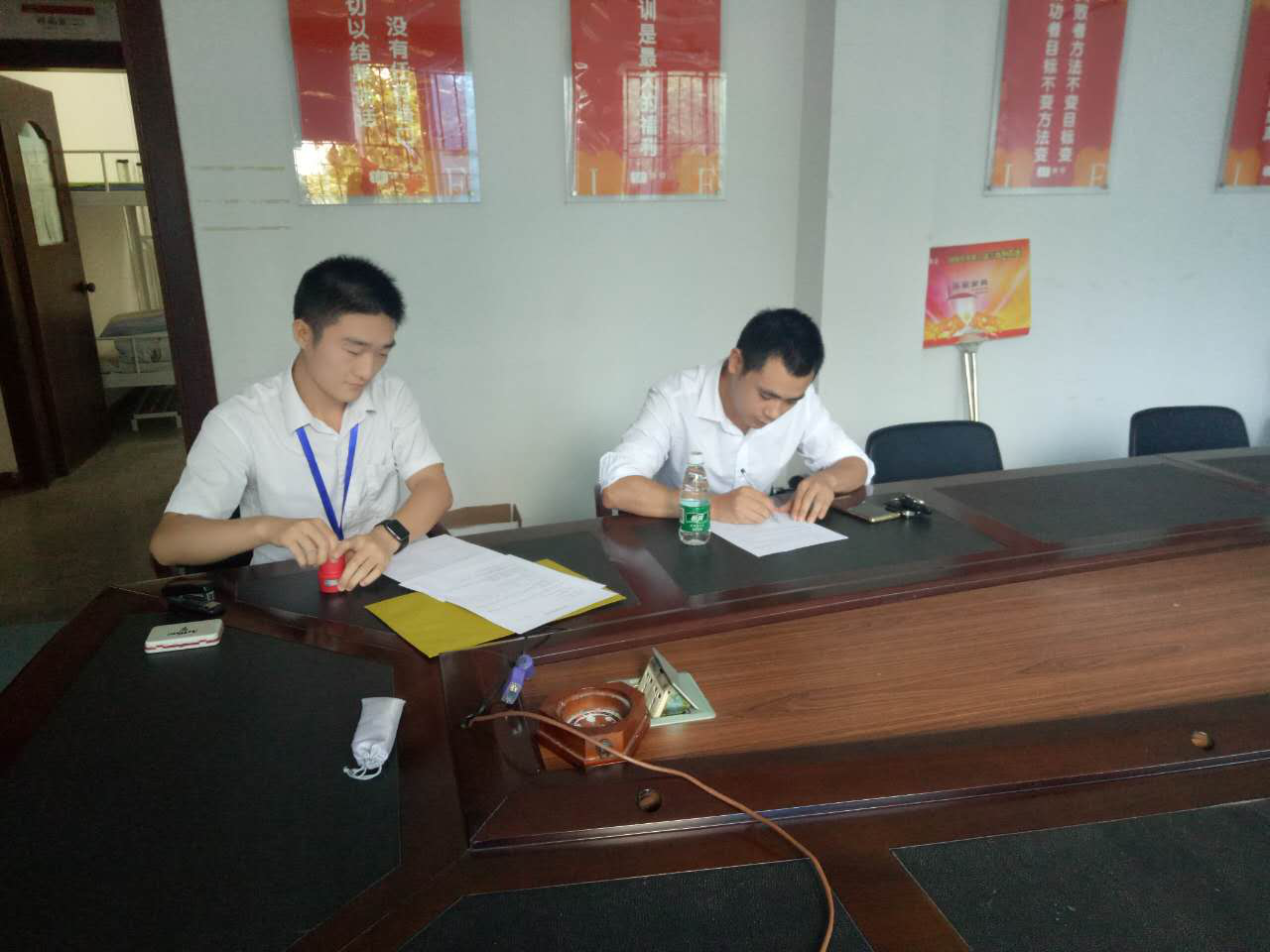 湖南客戶急切的采購宿舍上下鋪鐵床，是對(duì)我們產(chǎn)品的認(rèn)可