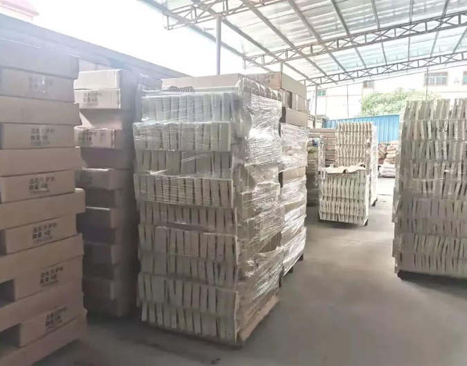 請簽收！1600張湖北職工宿舍床已發(fā)貨