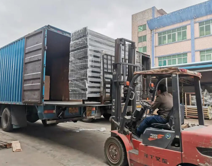 東莞學(xué)校高低床有多火？3000張訂單已發(fā)貨