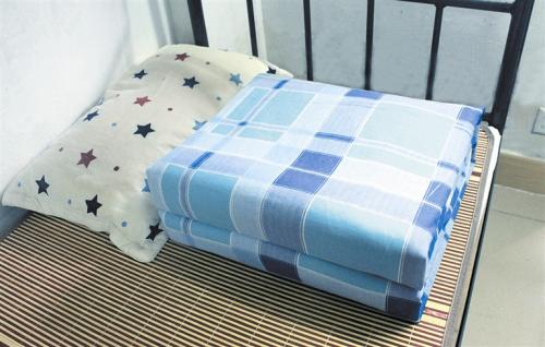 高中宿舍必備的東西