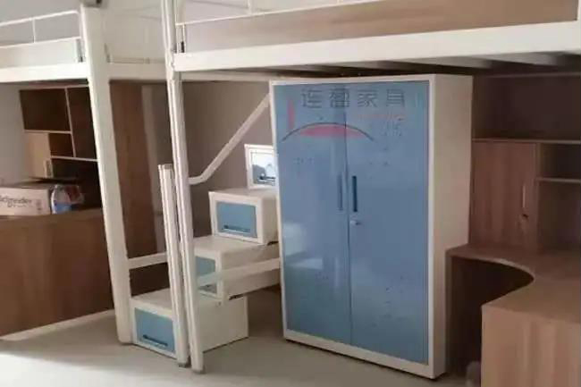 宿舍床衣櫥
